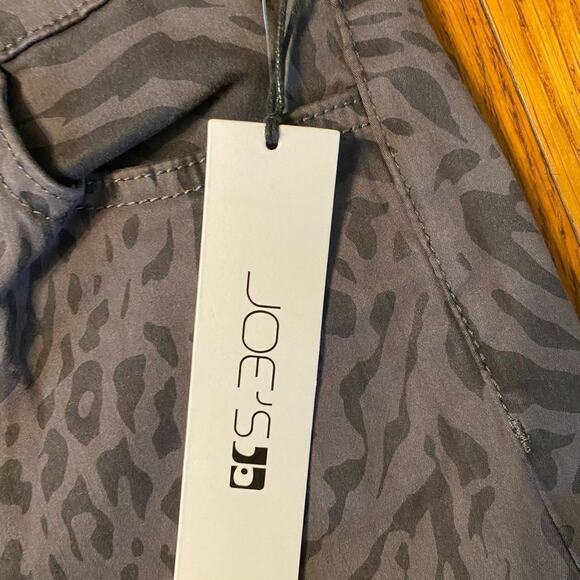 JOE’S Jeans The Icon mid rise skinny ankle in black and grey animal‎ print